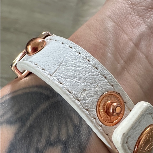 Gold and White 'AMOR' Bracelet - Picture 7 of 7